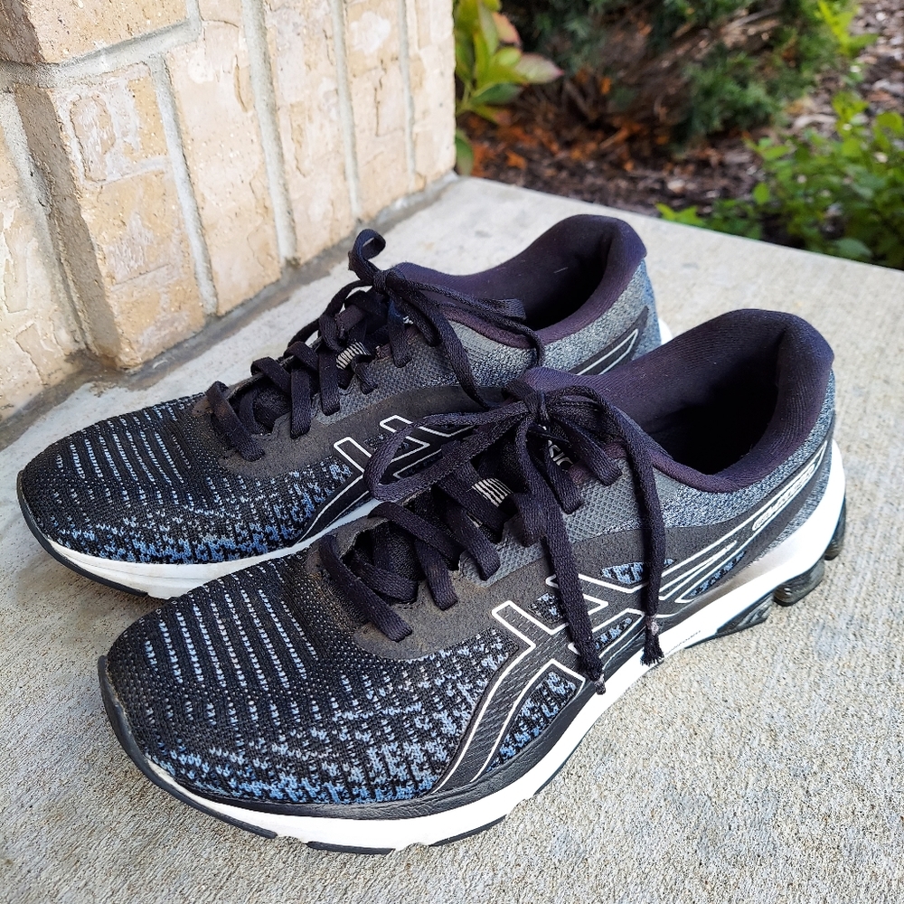 Asics Gel Pulse 12 women's running shoes 😃😃😃Size 9.5